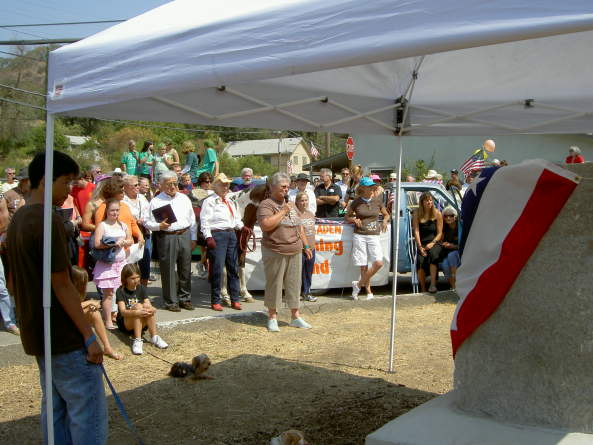 Arizona Cardinals unveil Pat Tillman memorial on 14th anniversary